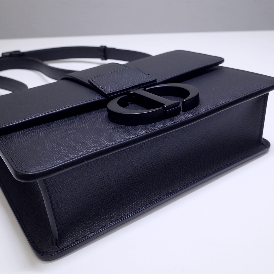 30 Montaigne Bag Black Grained Calfskin